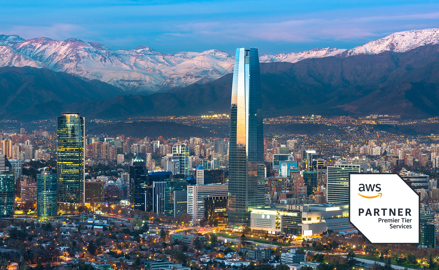 Imagem de cidade com logo AWS no Chile.